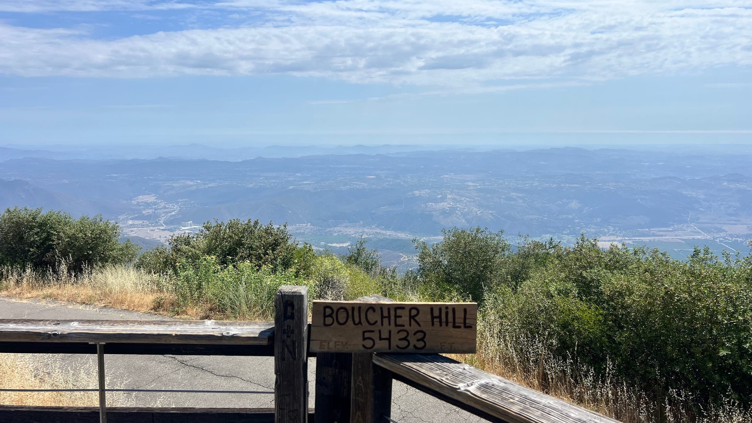 Wooden sign at the lookout point of Boucher Hill.