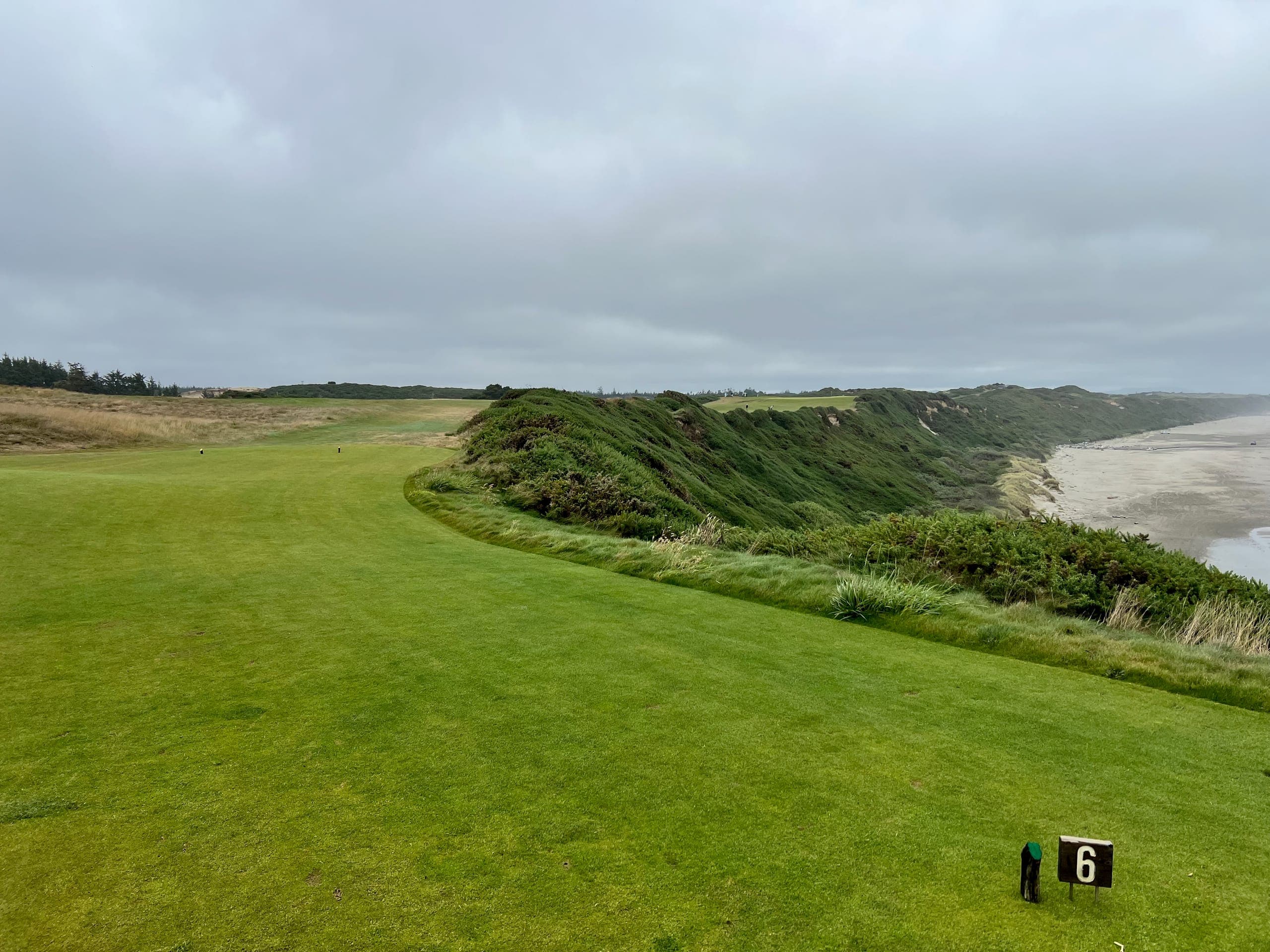 Hole number six on Sheep Ranch that runs along the edge of the curving bluff over the ocean.